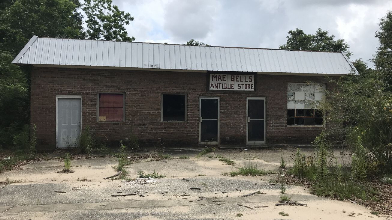 10912 Bellingrath Rd, Theodore, AL 36582