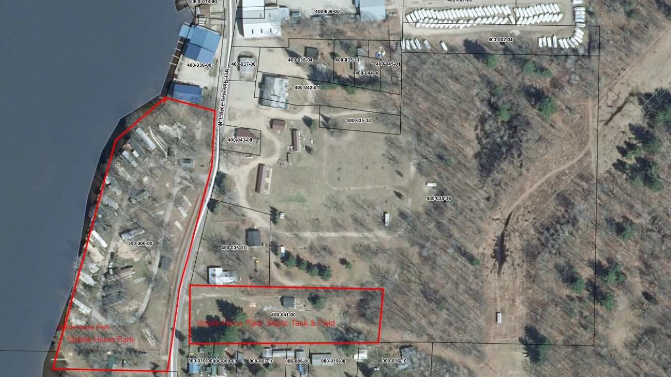 2603 Lakeshore Dr, Gladwin, MI 48624