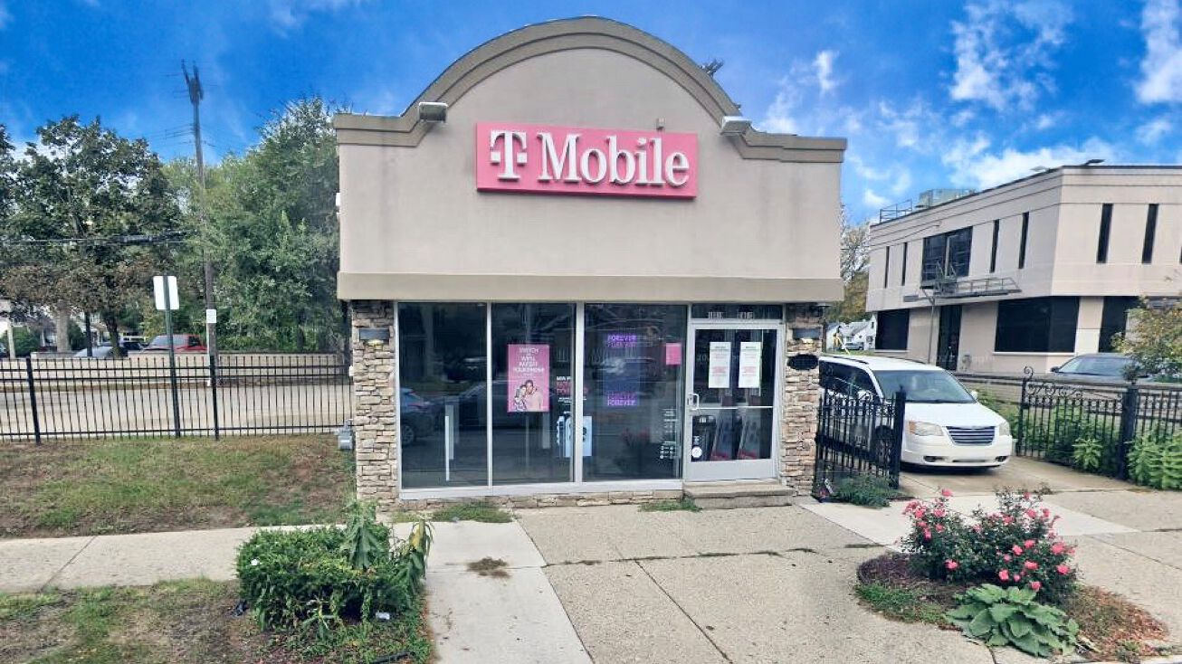 18519 Mack Ave, Grosse Pointe Farms, MI 48236 Retail Property for