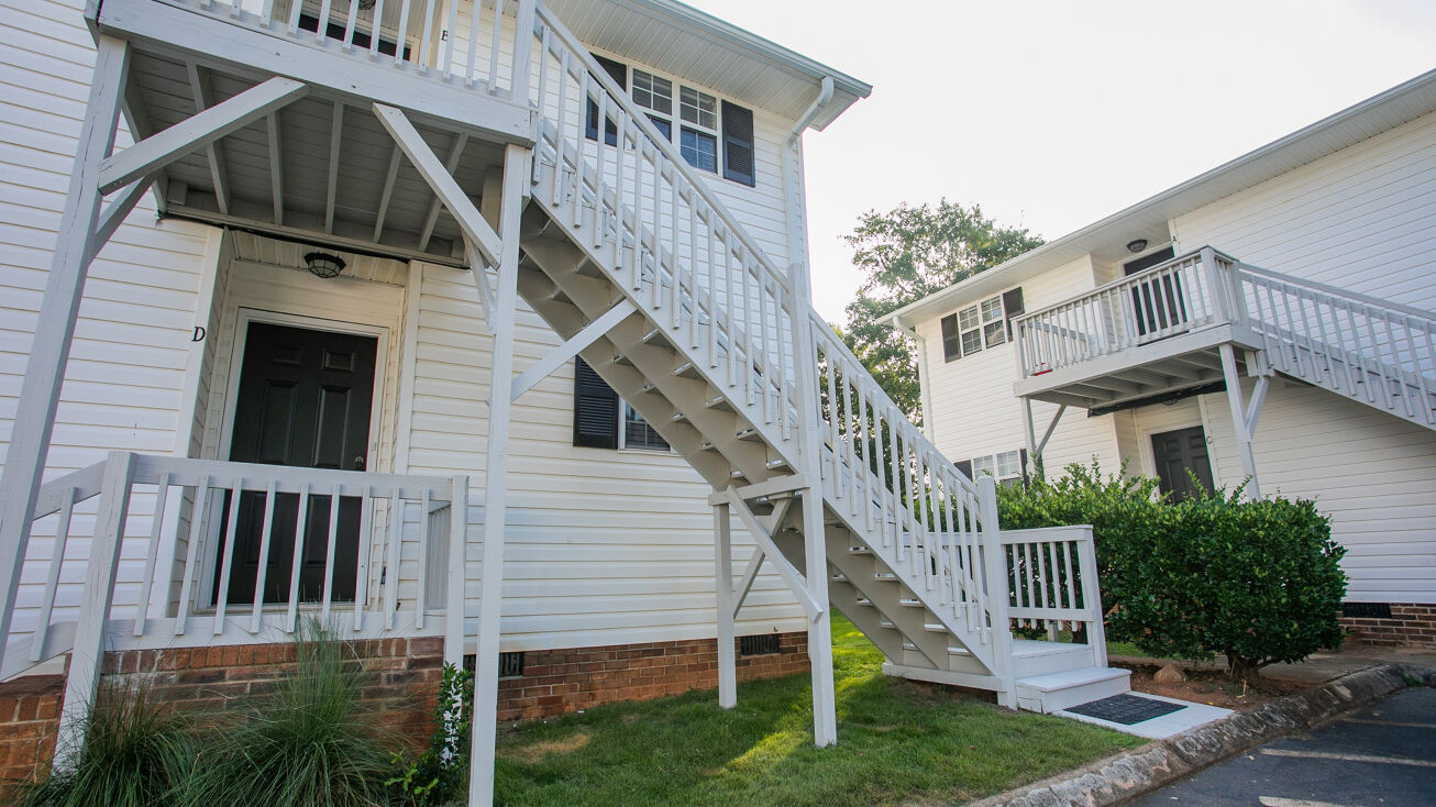 35 Allendale Ln, Greenville, SC 29607