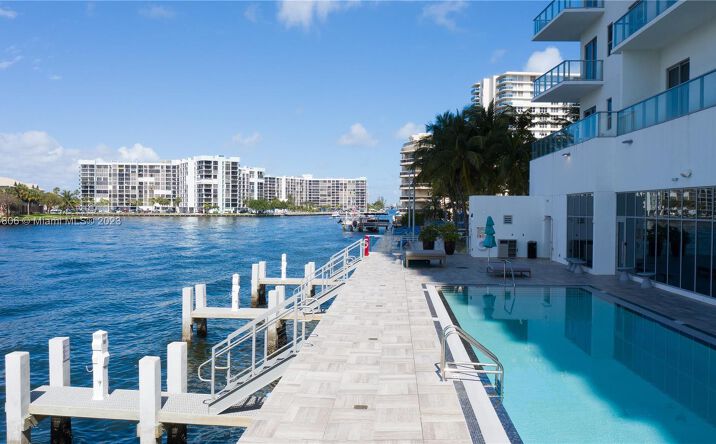 Pictures of Retail property located at 4010 S Ocean Dr # 1, Hollywood, FL 33019 for sales - image #1
