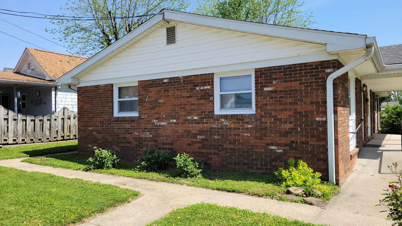 110 N 15th St, Vincennes, IN 47591