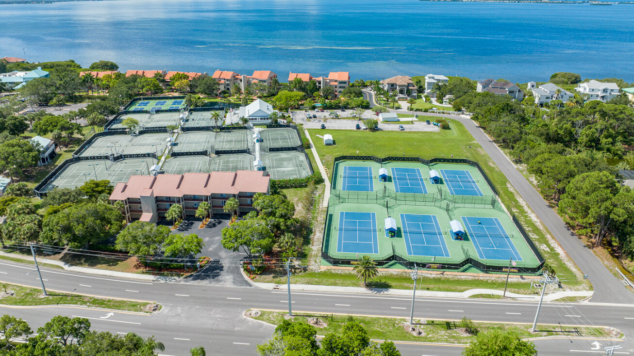 4620 El Conquistador Pkwy, Bradenton, FL 34210 Multifamily Property