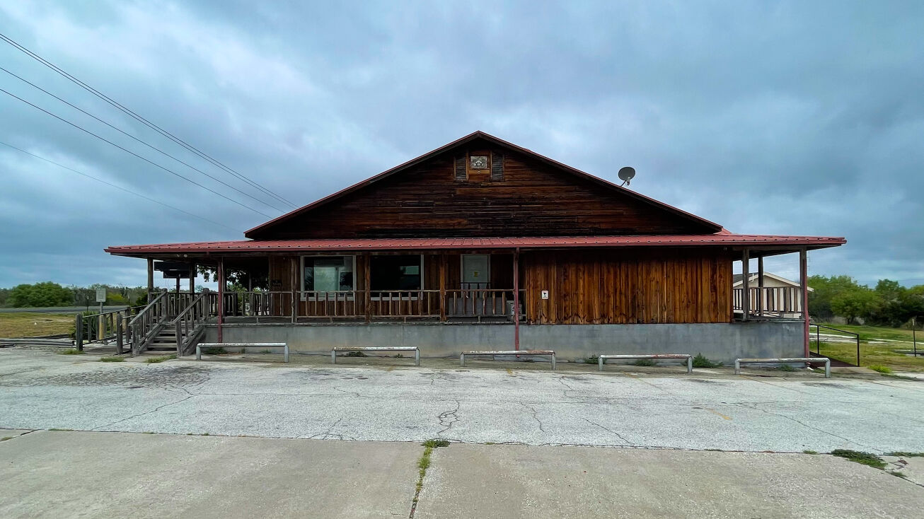 3145 TX72, Three Rivers, TX 78071 Retail Property for Sale Bud's