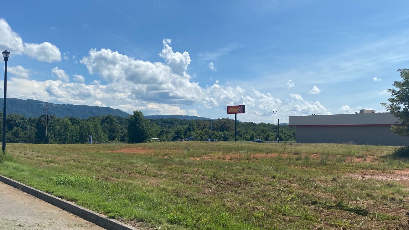 4626 W Stone Dr, Kingsport, TN 37660