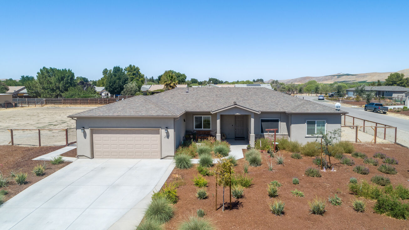 215 Archer Cir, Shandon, CA 93461