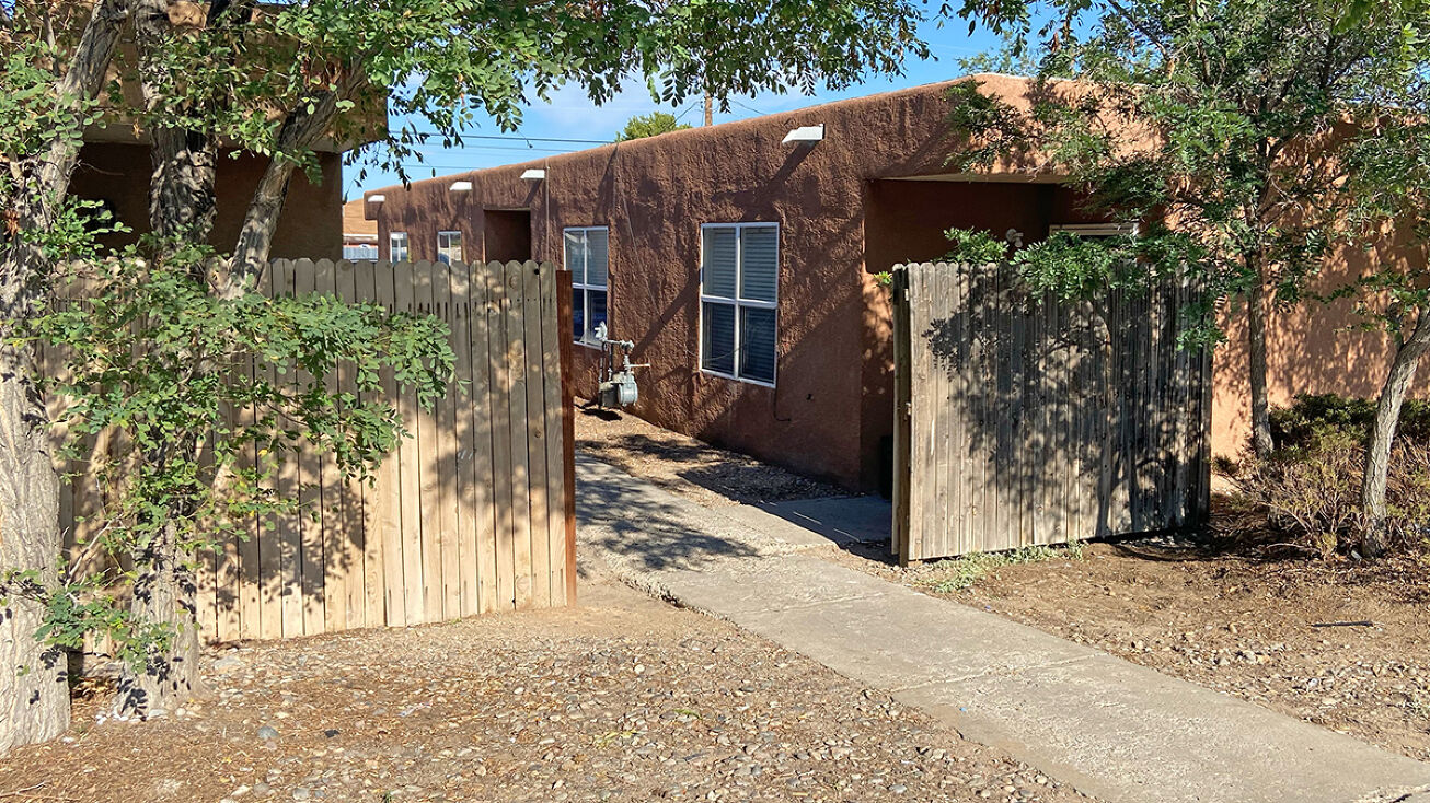 637 Louisiana Blvd SE, Albuquerque, NM 87108
