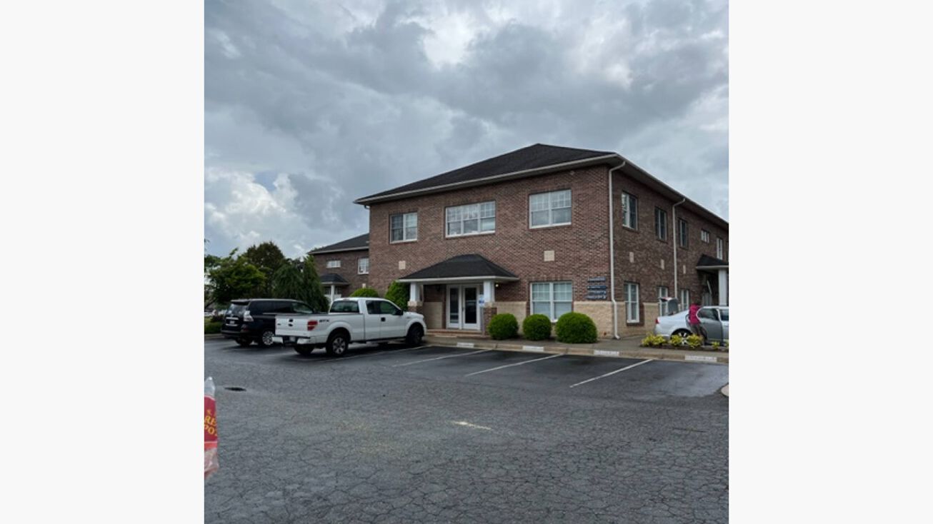 100 Chadwick Square Ct, Hendersonville, NC 28739