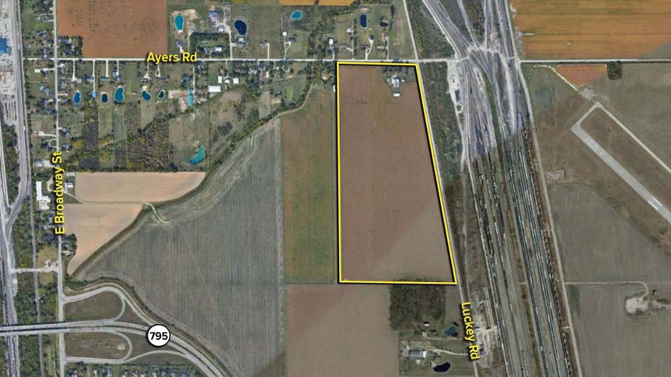 5235 Ayers Rd, Walbridge, OH 43465