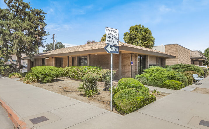 Pictures of Office property located at 822 W Center Ave, Visalia, CA 93291 for sales - image #1