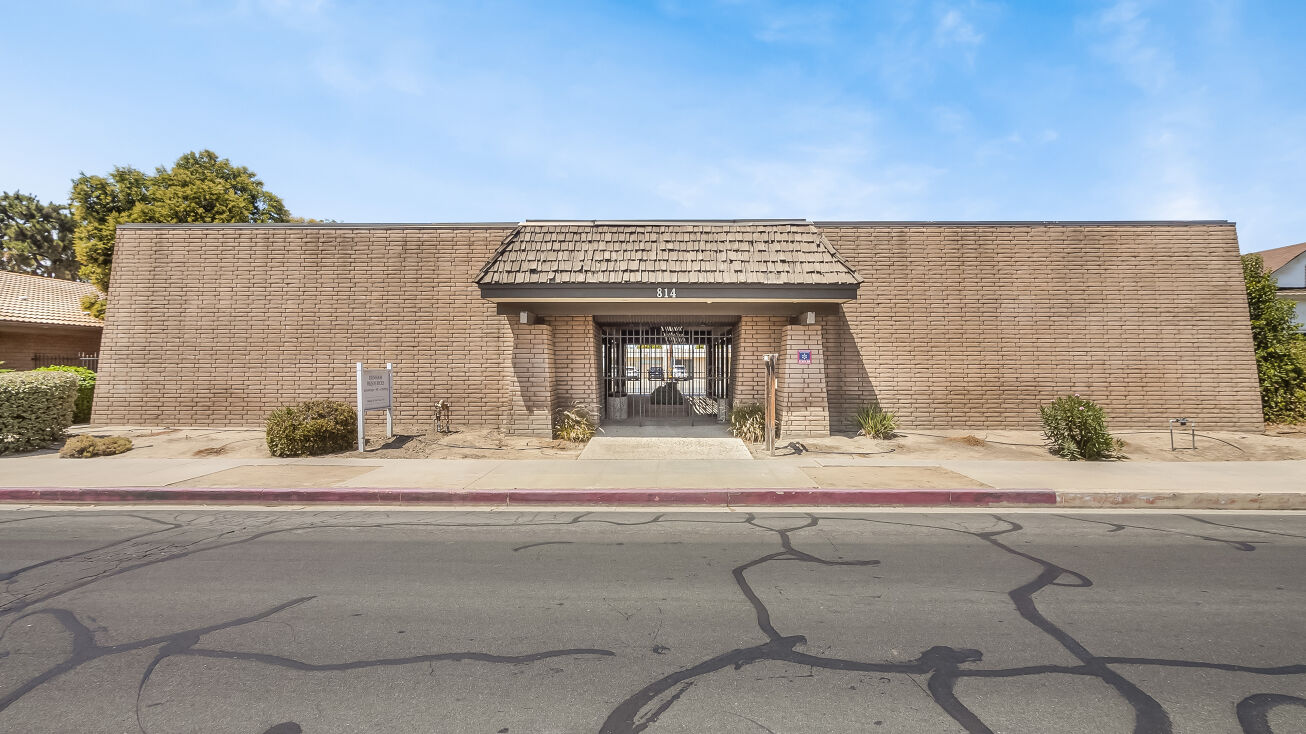 814 W Center Ave, Visalia, CA 93291