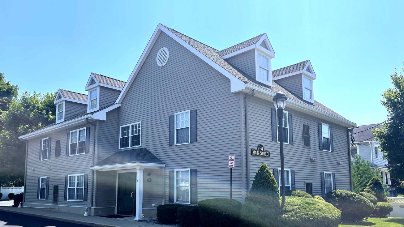 94 Main St, Farmingdale, NJ 07727
