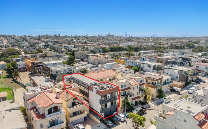 Pictures of Multifamily property located at 850 Loma Dr, Hermosa Beach, CA 90254 for comps - image #1