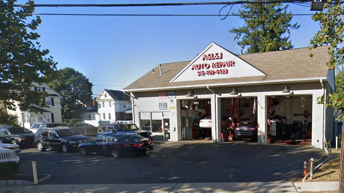 2100 Bellmore Ave, Bellmore, NY 11710