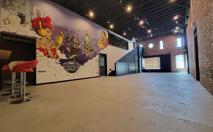 image of property at 800 N EL CENTRO AVE Los Angeles CA 90038-3806