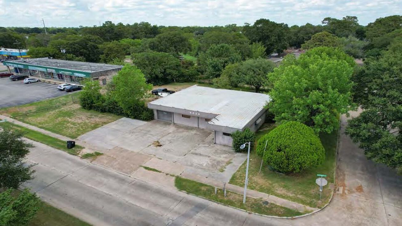 6034 Victory Dr, Houston, TX 77088