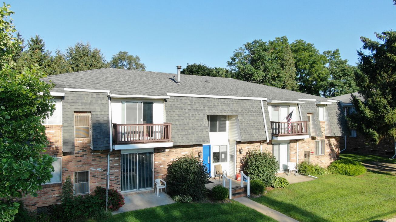 240 Park St, Pinckney, MI 48169