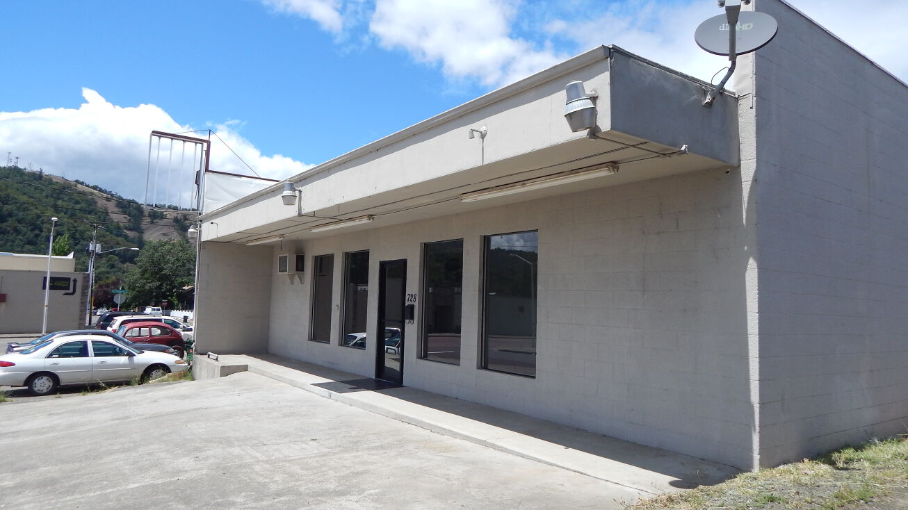 728 SE Rice Ave, Roseburg, OR 97470
