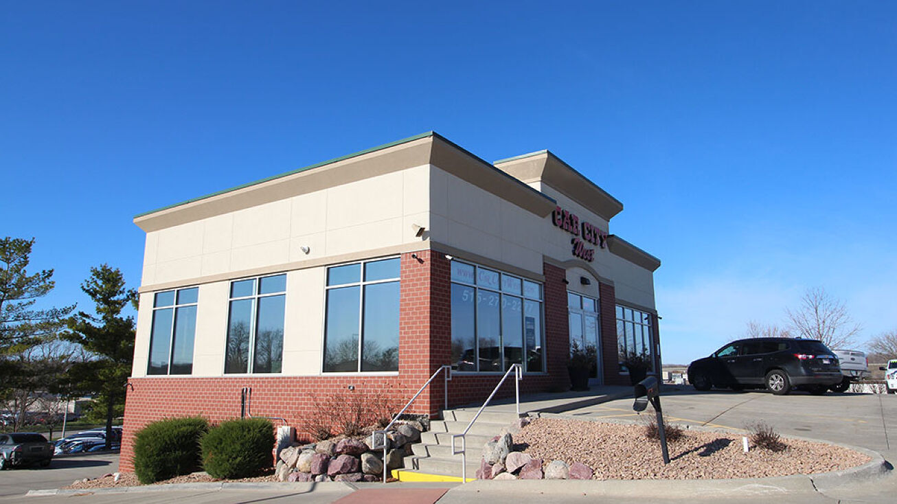 11140 Hickman Rd, Clive, IA 50325