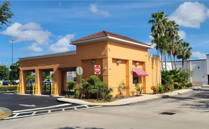 Pictures of Retail property located at 5300 Coconut Creek Pkwy, Margate, FL 33063 for sales - image #1
