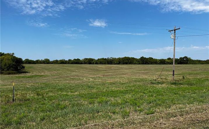 Pictures of Land property located at 1 Ferguson Road, Ozawkie, KS 66070 for sales - image #1