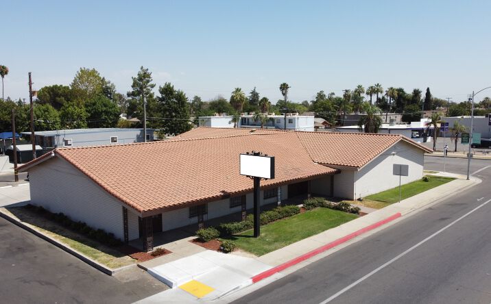 Pictures of Retail property located at 1100 Chester Ave, Bakersfield, CA 93301 for comps - image #1