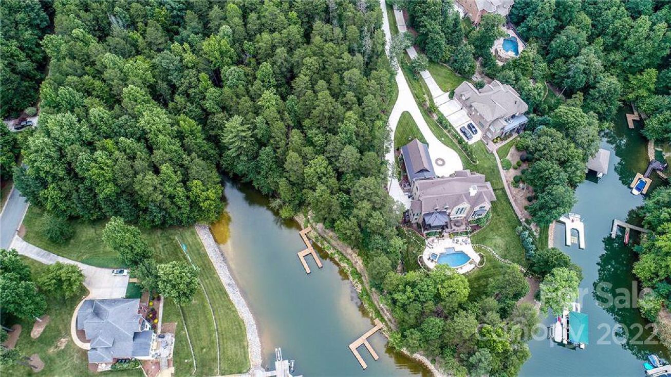 152 Fox Hunt Dr, Mooresville, NC 28117