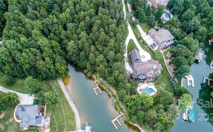 Pictures of Land property located at 152 Fox Hunt Dr, Mooresville, NC 28117 for sales - image #1