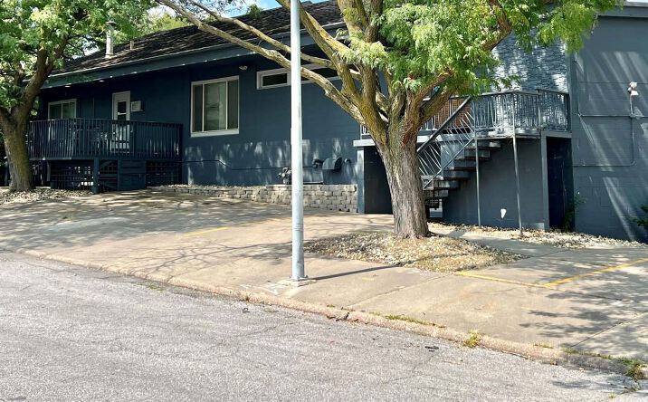 image of property at 1325 N SADDLE CREEK RD Omaha NE 68132-1731