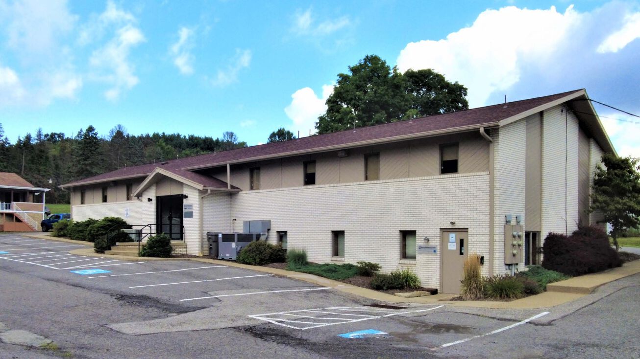 99 Buss Rd, Aliquippa, PA 15001