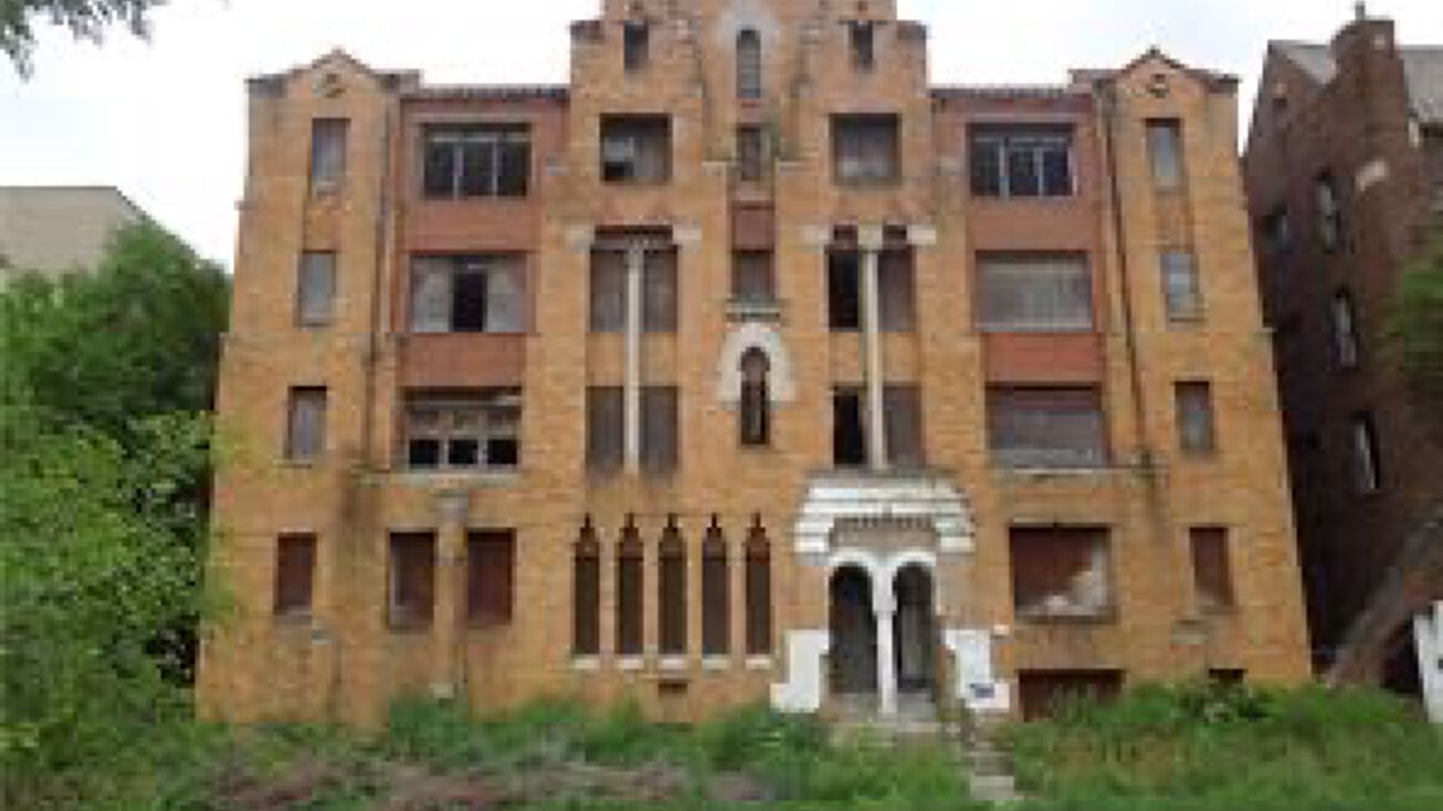 70 Highland St, Highland Park, MI 48203