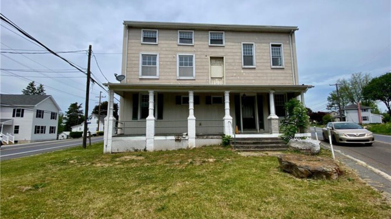 5664 Sullivan Trail, Plainfield Twp, PA 18064