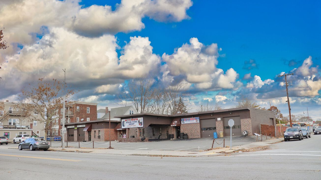 264 S Broadway, Lawrence, MA 01843