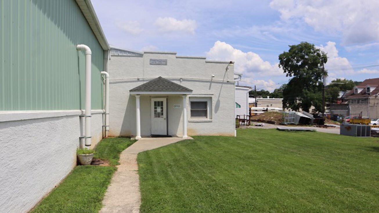 21 N 10th Ave, Coatesville, PA 19320