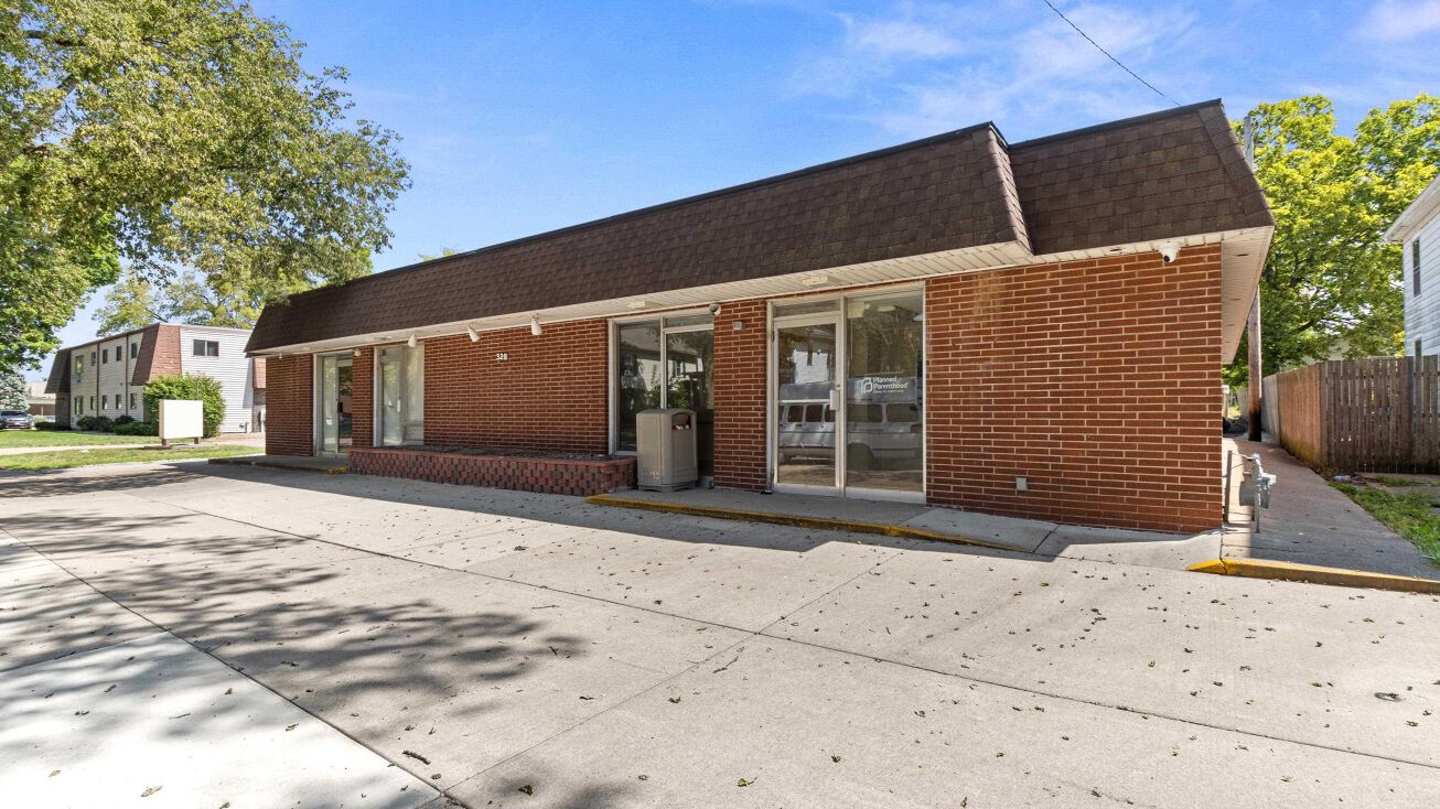 328 S 4TH Street, Pekin, IL 61554