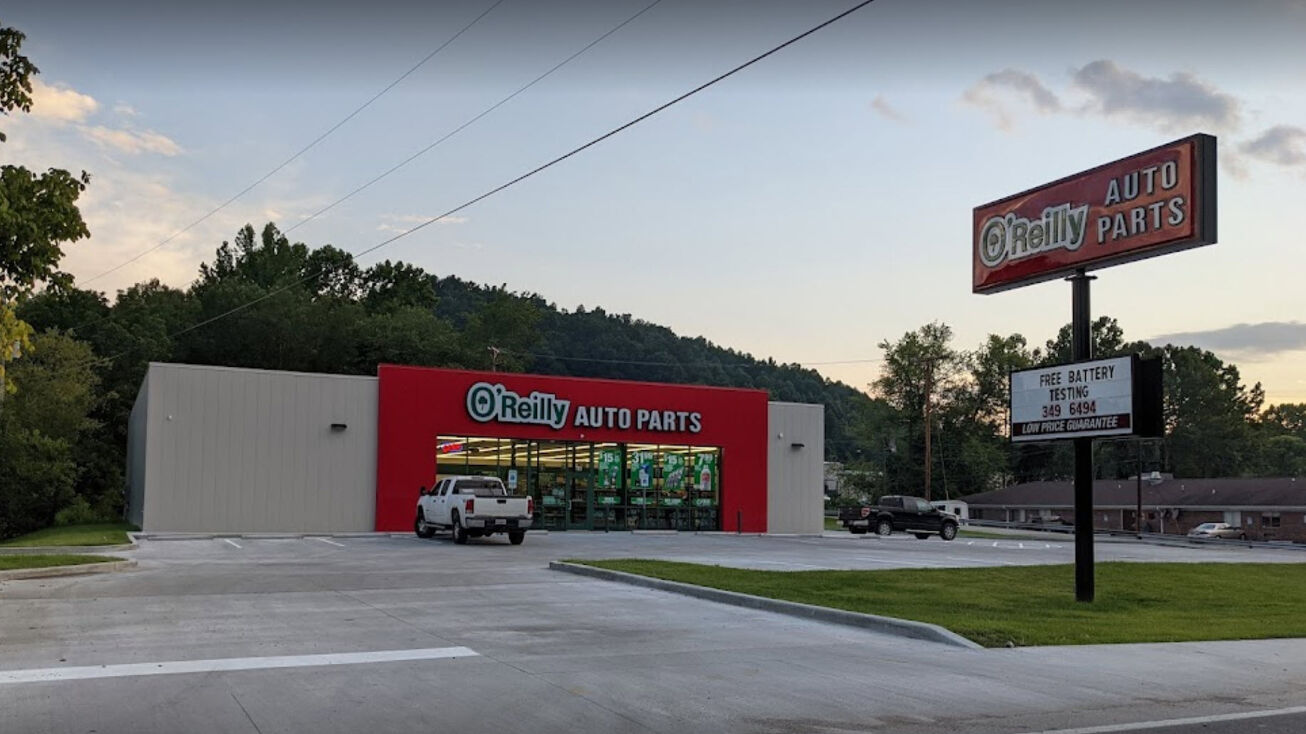 728 Parkway Dr, Salyersville, KY 41465