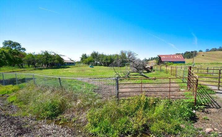Pictures of Land property located at 9436 Fraguero Rd, Sonora, CA 95370 for sales - image #1