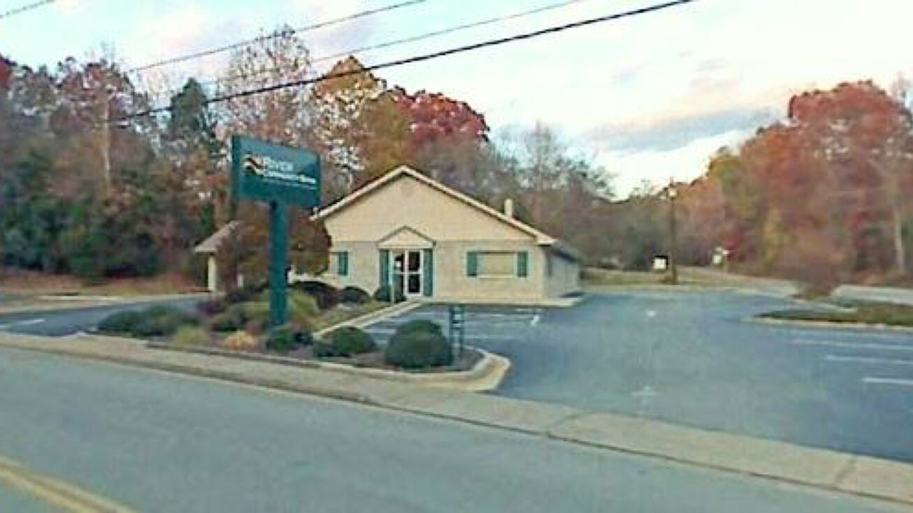 4677 Main St, Drakes Branch, VA 23937