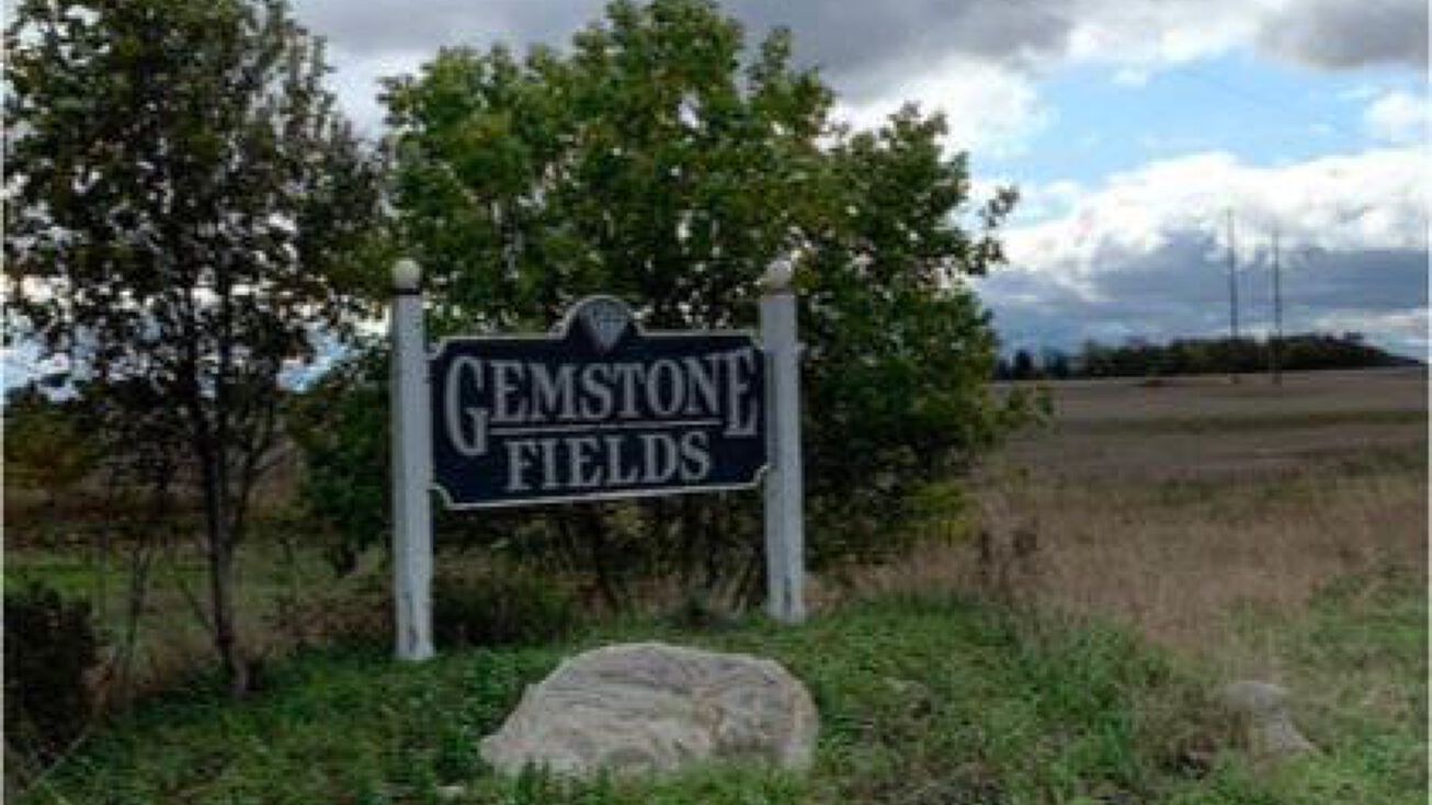 345 Gemstone Dr, Alma, MI 48801