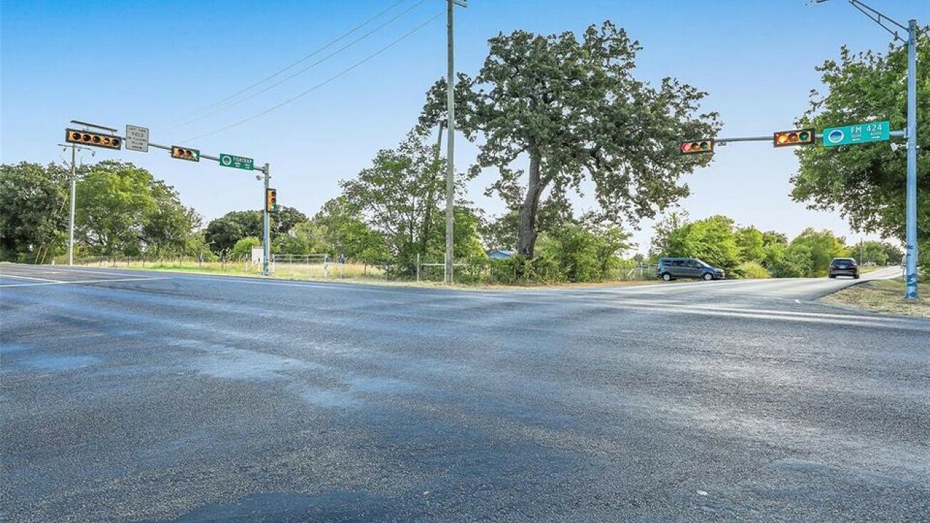 7801 Fishtrap Rd, Cross Roads, TX 76227