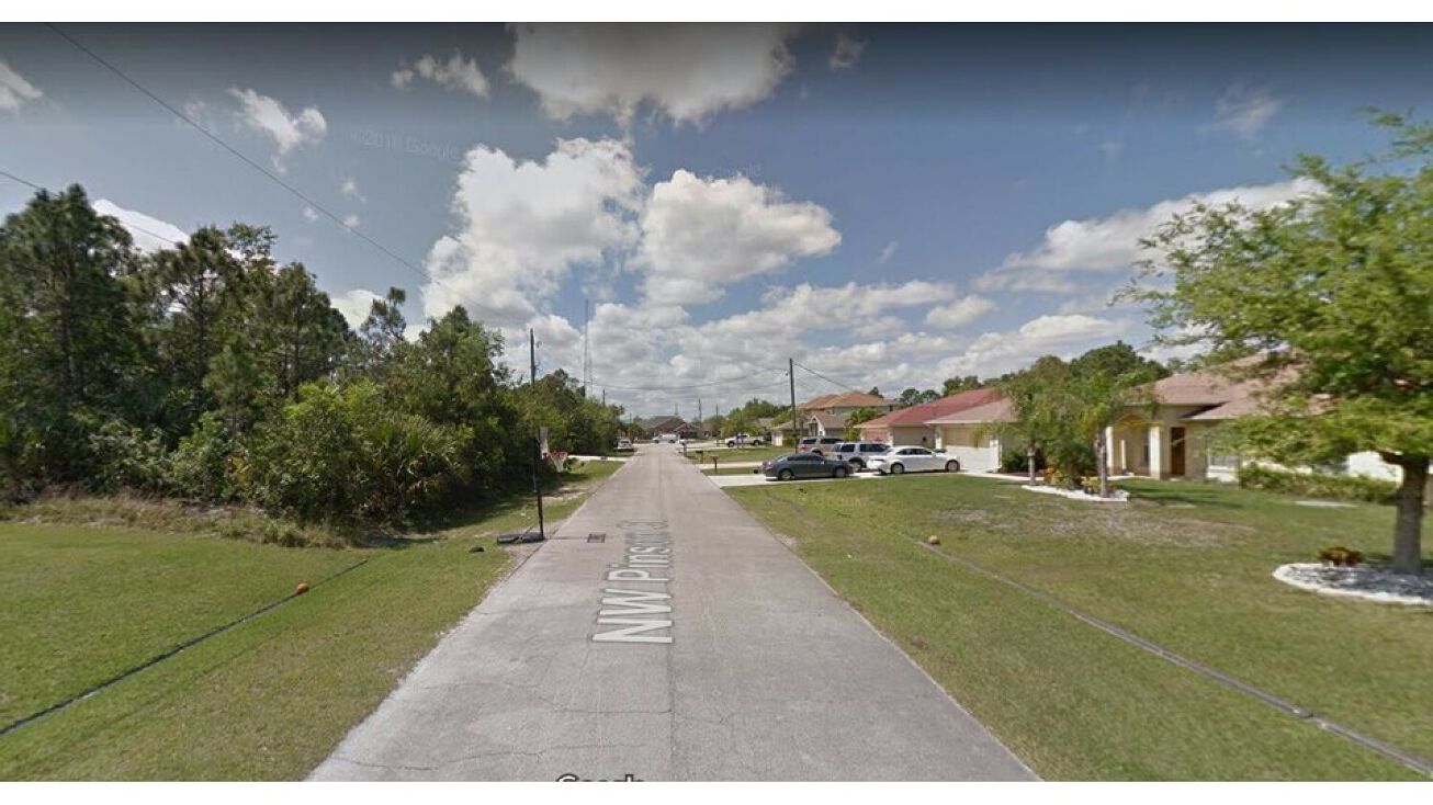 6705 NW Pinson Ct, Port St. Lucie, FL 34983