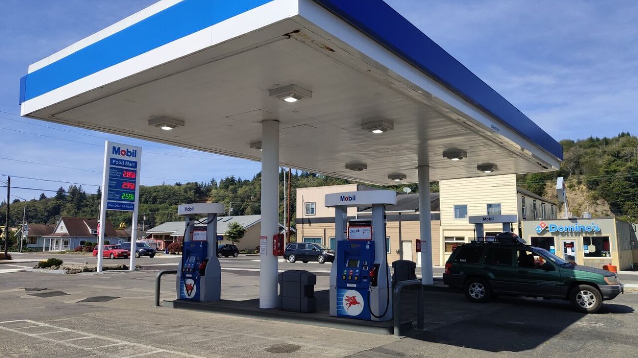 Gas Station, Hoquiam, WA 98550