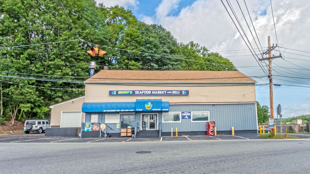 1 Bridge St, Norwich, CT 06360