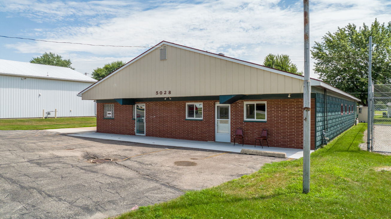 5028 Lafayette Rd, Elk Run Heights, IA 50707