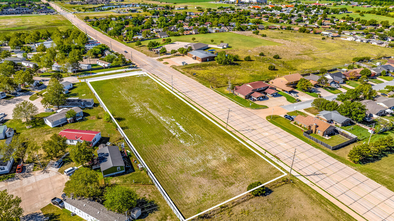 605 NE Flower Mound Rd, Lawton, OK 73507