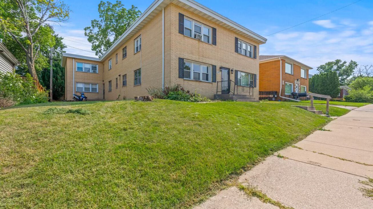 1914 Fairview Terrace, Racine, WI 53405