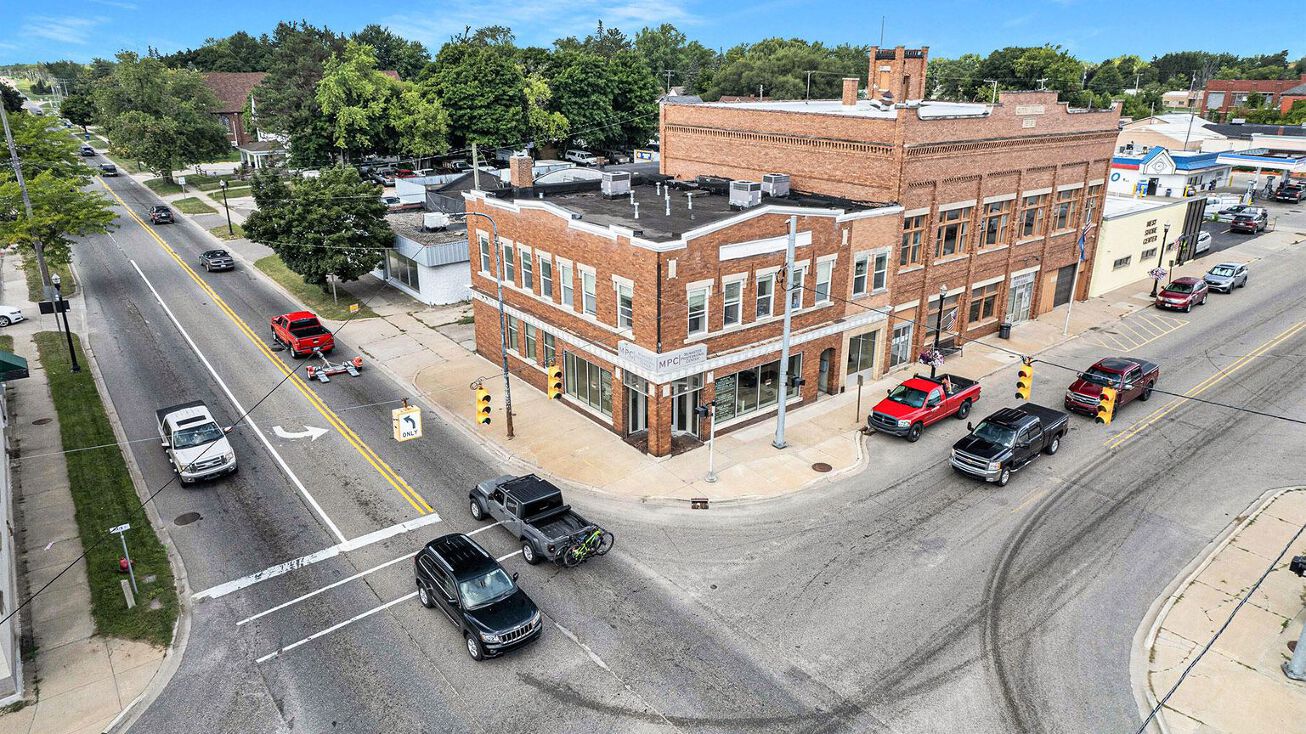 101 S Main St, Scottville, MI 49454