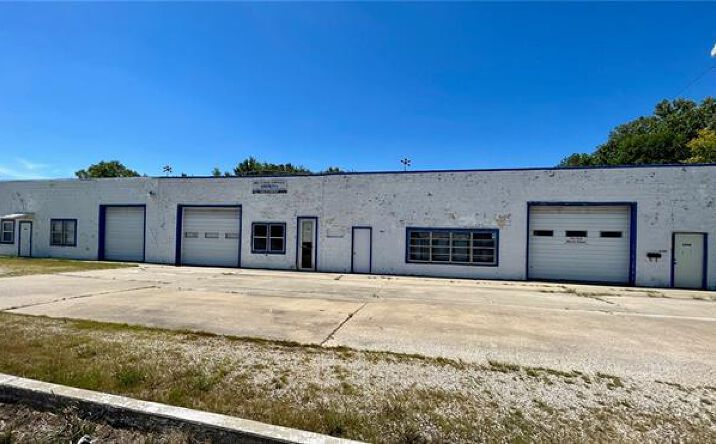 713 E Austin Blvd, Nevada, MO 64772 | Crexi.com