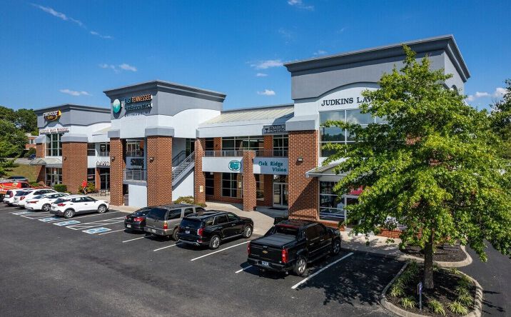 Pictures of Office, Retail property located at 1143 Oak Ridge Turnpike Unit: 105, Oak Ridge, TN 37830 for sales - image #1