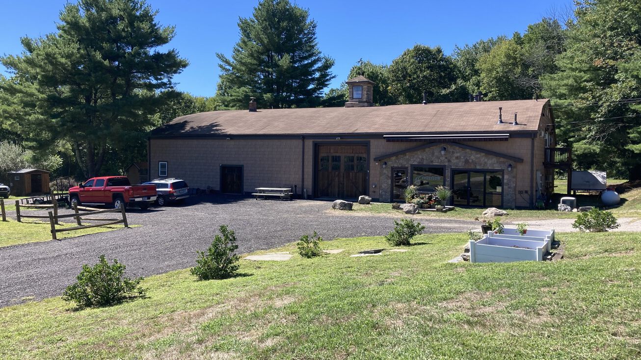 489 Old Hartford Rd, Colchester, CT 06415